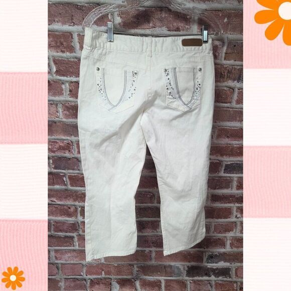 What About Me Y2K White Capri Pants – Women’s 9/10 Bedazzled Rhinestone Pockets - Picture 7 of 7